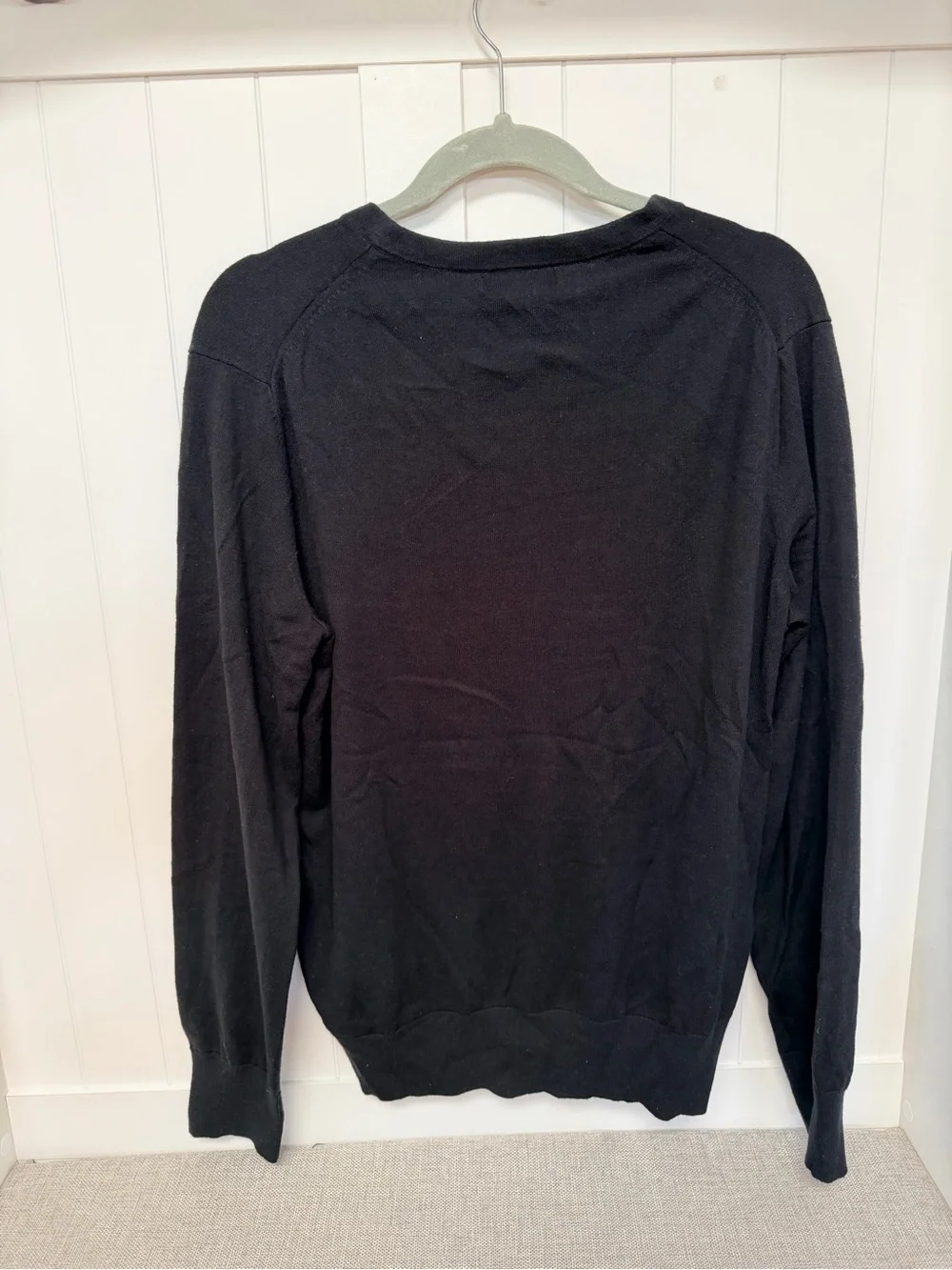 Banana Republic Men's Black V-Neck Lightweight Sweater